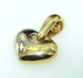 Chimento 18K Yellow Gold Heart Pendant: Chimento 18K Yellow Gold Heart Pendant The total pendant's weight is 6 grams. The size of the Pendant is 22 x 16 mm.
