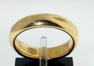 Tiffany & Co 18K Yellow Gold Ring: Tiffany & Co 18K Yellow Gold Ring. The weight of Ring is 6.9 grams. The size of Ring 6.25.