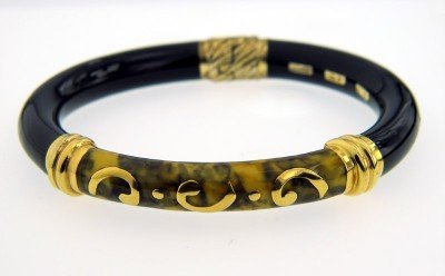 Craig Drake Silver & Enamel Bangle.: Craig Drake Silver and Enamel Bangle The total Bangle weight is 31.1 grams. The measurement of the Bangle: 55 x 48 mm