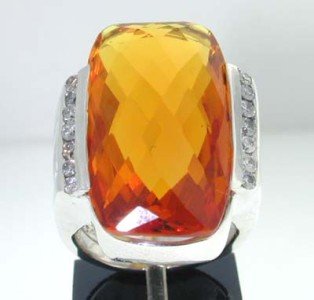 David Yurman Silver Diamond Citrine Ring: This is a Wonderful David Yurman Silver Diamond Citrine Ring! The total ring's weight is 14.9 grams. The total diamonds weight are approximately 0.28 cts, H-I color and VS1 clarity. The size of the Ci