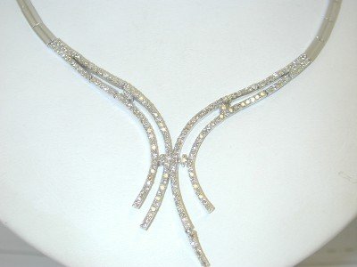 14K White Diamond Necklace.: This is a Wonderful 14K White Gold Diamond Necklace. The total necklace's weight is 19.6 grams. The total diamond weight is approximately 3.2 ct, H-I color and VS clarity. The length of the necklace i