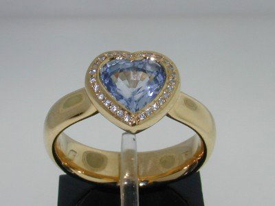 Tiffany & Co 18k Yellow Gold Diamond & Tanzanite : Tiffany & Co 18K Yellow gold Dianond and Tanzanite Ring. The total ring's weight is 7.6 grams The weight of Heart Shape Tanzanite : 1.1 cts Total weight of Diamond: 0.3 :cts, H color and VS clarity Th