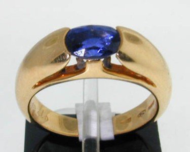 Bvlgari 18K Yellow Gold Sapphire Ring.: Bvlgari 18K Yellow Gold Sapphire Ring.The total Ring's weight is 6.0 grams.The size of Oval sapphire 6.5x5mm.Ring's face is 7 mm wide, 4.5 mm thick.Ring size is 5.25