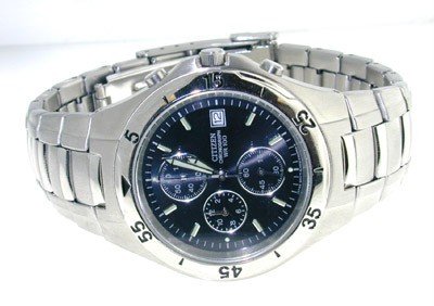 Citizen stainless steel watch: Citizen stainless steel watch with Certificate.The total watch's weight is 128.5 grams.The measurements of watch head is 35 x 39 mm and 9 mm thick.The length of watch: 5.5".water Resistant