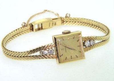 Corum 18K Yellow Gold Diamond Watch: Corum 18K Yellow Gold Diamond Watch.The total watch's weight is 24.6 grams.The total weight of diamond: 0.22 cts. I color, SI clarity.The size of watch head: 14 x 14 mm and thickness 6 mm.The measurem