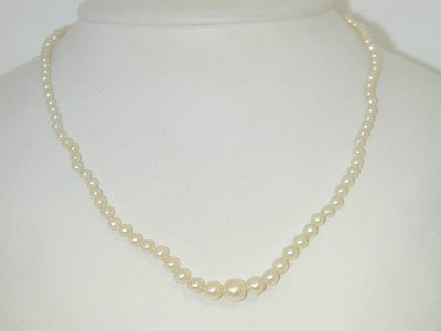 Mikimoto 18k Yellow Gold Pearl Necklace, No Reser: This is a Beautiful 18K Mikimoto Yellow Gold Graduated pearl Necklace.(No Reserve) The weight of the necklace is 8.8 grams. The necklace is 15" long. The size of pearl from 3 - 6 mm, graduated. This i