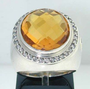 David Yurman Silver Citrine Diamond Ring.: This is a Wonderful David Yurman Silver Citrine Diamond Ring. The total ring's weight is 13.5 grams.The total weight of the diamond is 0.4 cts approximately, H color SI-1 clarity.The size of the Citri