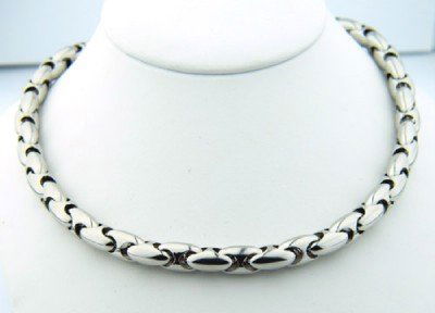 Chimento 18K White Gold Necklace: Chimento 18K White Gold Necklace.Weight of Necklace: 58.4 grams.The measurement of necklace 7 mm wide.The length of Necklace: 16"