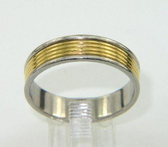 Tiffany & Co 18K Yellow Gold & Platinum Ring.: Tiffany & Co 18K Yellow gold & Platinum Ring. The total ring's weight is 8.1 grams. The size of the ring is 10.5 and 4.5 mm in wide.