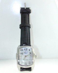 Invicta Stainless Steel Leather Strap Watch.: Invicta Stainless Steel Leather Strap Watch. The total watch's weight is 50.8 grams.The measurements of watch head: 30 x 25 mm, tickness: 5 mm.The measurements of the watch is 6.5" long.Water Resistan