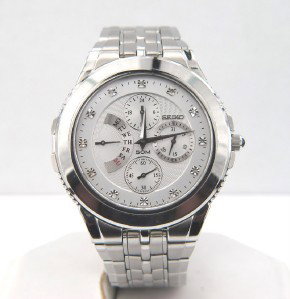 Seiko Stainless Steel, Men's Watch: Seiko Stainless Steel, Men's Quartz Watch.The total watch's weight is 121.2 grams.The measurements of the watch head is 41 mm in diameter and 8 mm in thick.The length of watch: 8.25".Chain is 19 mm wi