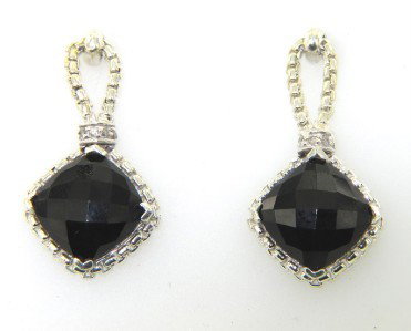 David Yurman Silver, Onyx & Diamond Earrings.: David Yurman Silver, Onyx & Diamond Earrings. The total earrings weight is 6.2 grams. The total weight of diamond: 0.16 cts. I color SI clarity The size of the onyx is 10 x 10 mm. The size of earrings