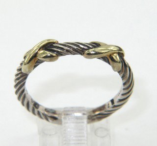 David Yurman Silver & 14K Yellow Gold Ring.: David Yurman Silver & 14K Yellow Gold Ring.The total ring's weight is 3.1 grams.The size of the ring: 7.The measurements of thickness: 1 mm