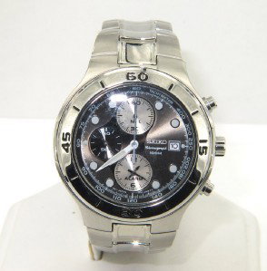 Seiko Stainless Steel, Chronograph Men's Watch: Seiko Stainless Steel, Chronograph Men's Quartz Watch With Box.The total watch's weight is 151 grams.The measurements of the watch head is 39 x 41 mm in diameter and 10 mm in thick.The length of watch