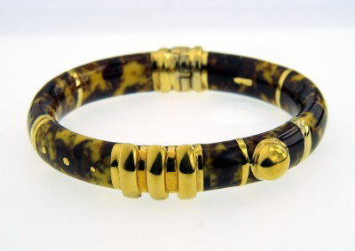 Craig Drake Silver & Enamel Bangle.: Craig Drake Silver and Enamel Bangle. The total Bangle weight is 39.8 grams. The measurement of the Bangle: 48 x 50 mm.