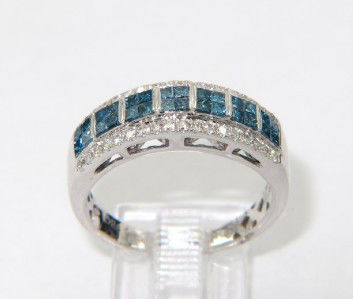 14K White Gold Blue Diamond & Diamond Ring: 14K White Gold Blue Diamond & Diamond Ring. The total ring's weight is 4.8 grams. The total weight of the Blue diamond: 0.84 cts The total weight of diamond: 0.68 cts. I color, SI clatiry The ring is