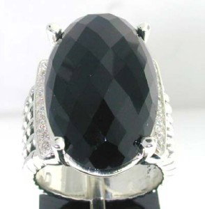 David Yurman Silver Diamond Onyx Ring: David Yurman Silver Diamond Onyx Ring!The total ring's weight is 15.7 grams.The total diamonds weight are approximately 0.28 cts, H-I color and VS1 clarity.The size of the Onyx is 25 x 15 mm.The size 