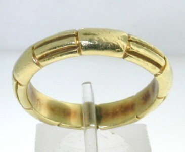 Judith Ripka 18K Yellow Gold Ring: Judith Ripka 18K Yellow Gold Ring The total ring weight is 9.1 grams The size of ring: 9.5