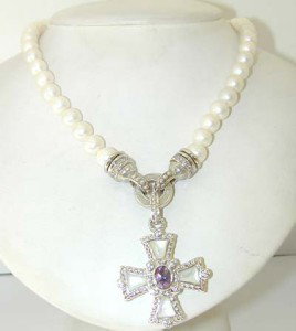 Judith Ripka Silver Pearl, Diamonique,Amethyst : Judith Ripka Silver, Pearl, Diamonique (CZ'S) & Amethyst Necklace!The total weight of necklace is 78 grams.The size of each Pearl: 6 mm.The total weight of Diamonique (CZ'S): 0.72cts.The size of Ameth