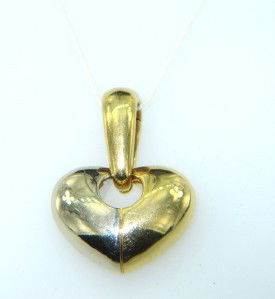 Chimento 18K Yellow Gold Heart Pendant: Chimento 18K Yellow Gold Heart Pendant.The total pendant's weight is 6 grams.The size of the Pendant is 22 x 16 mm.