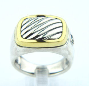 David Yurman Silver & 14K Yellow Gold Ring.: David Yurman Silver & 14K Yellow Gold Ring.The total ring's weight is 17.9 grams.The measurement of ring's face: 19 x 13 mm.The size of the ring is 10