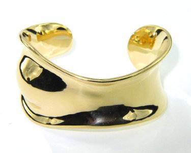 Tiffany & Co. Peretti 18K Yellow Gold Bangle: Tiffany & Co. Peretti 18K Yellow Gold Bangle with Box. The total weight of bangle is 63.6 grams The size of Bangle is 44 x 38 mm, The measurements on the surface of the Bangle are 2 mm thick and 20 - 