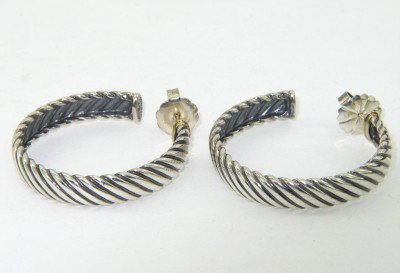 David Yurman 18K Yellow Gold/Silver Earrings: David Yurman 18K Yellow Gold/Silver Earrings.The total earring's weight is 14.7 grams.The size of the earring is 34 x 34 mm.Earring is 5 mm wide and 1 mm in thickness