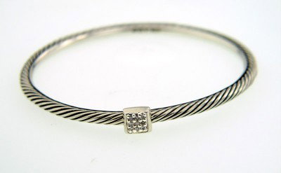 David Yurman Silver Diamond Bangle: David Yurman Silver Diamond Bangle.The total Bangle 's weight is 11.3 grams.The total diamond weight is 0.09 cts approxmiately. I color SI clarity.The bangle size is 48 x 48 mm. 2 mm in thickness.