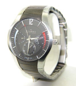 Skagen Denmark Stainless Steel Chronograph Wristwa: Skagen Denmark Stainless Steel Chronograph Wristwatch.The total watch's weight is 129.9 grams.The measurements of watch head is 33 x 38 mm and 9mm thick.The length of watch: 8".water Resistant.Japan Q