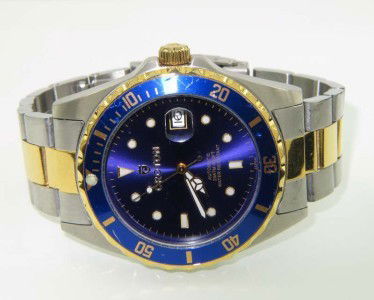 Croton Stainless Steel Automatic Watch: Croton Stainless Steel Automatic Watch.The total watch's weight is 144 grams.The measurements of the watch head is 42 x 42 mm in diameter and 12 mm in thick.chain is 18 mm wide.The length of watch: 7.