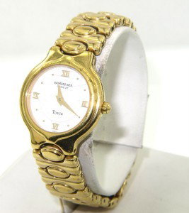 Raymond Weil Stainless Steel/Gold Plated Watch: Raymond Weil Stainless Steel / Gold Plated Watch With Extra Link The total watch's weight is 54.4 grams The measurements of the watch head is 20 x 23 mm in diameter and 5 mm thick. The length of watch