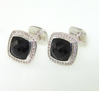 David Yurman Silver Onyx & Diamond Cufflinks: David Yurman Silver Onyx & Diamond Cufflinks.The total weight of cufflinks is 13.5 grams.Total weight of diamond: 55 pts, I color, SI clarity.The size of cufflinks on the surface is 16 x 16 mm and 22 