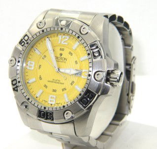 Croton Stainless Steel Automatic Watch: Croton Stainless Steel Automatic Watch.The total watch's weight is 170.9 grams.The measurements of the watch head is 44 x 44 mm in diameter and 13 mm in thick.chain is 21 mm wide.The length of watch: