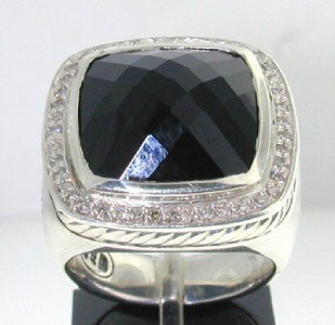 David Yurman Silver Diamond Onyx Ring.The total rin: David Yurman Onyx Diamond Ring.The total ring's weight is 15.1 grams.The total weight of the diamond is 0.49 cts approximately,H color VS clarity.The size of the Onyx is 13x 13 mm.The size of the ring