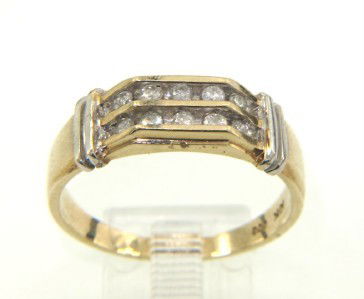 10K Yellow Gold Diamond Ring: 10K Yellow Gold Diamond Ring The total ring's weight is 4.6 grams. The total weight of diamond: 0.2 cts. I color, SI clarity The size of the ring is 9.75 The meaurement on the surface of the ring: 6 m