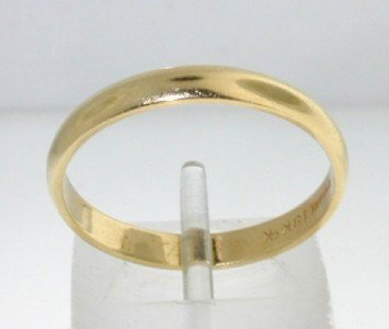 Buccellati 18K Yellow Gold Ring.: Buccellati 18K Yellow Gold Ring. The total ring's weight is 2.6 grams. The size of the ring is 8