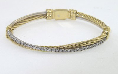 David Yurman 18K Gold Diamond Bangle!: David Yurman 18K Gold Diamond Bangle!Bangle's Weight : 15.2 grams.The total weight of diamond is 0.65 ct. approximately, H color, VS-SI clarity.The measurements of the Bangle : 54 x 40 mm and the thic