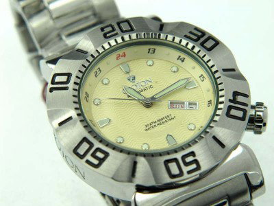 Croton Stainless Steel Automatic Skel: Croton Stainless Steel Automatic Skeleton Watch.The total watch's weight is 245.9 grams.The measurements of the watch head is 29 x 29 mm in diameter and 13 mm in thick.chain is 21 mm wide.The length o
