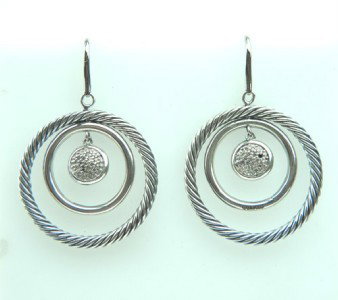 David Yurman Silver, Diamond Earrings: David Yurman Silver, Diamond Earrings The total earrings weight is 13.5 grams. The total weight of diamond: 0.26 cts. I color SI clarity The size of earrings: 1.5" long