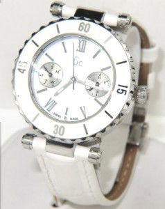 Guess Stainless Steel Chronograph Watch: Guess Stainless Steel Chronograph Leather Strap Watch The total watch's weight is 49.4 grams The measurements of the watch head is 33 x 33 mm and 8 mm in thick The length of watch: 9" Water Resistant