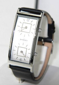 Skagen Denmark Stainless Leather Strap Steel Watch: Skagen Denmark Stainless Steel Leather Strap Watch. The total watch's weight is 33.6 grams. The measurements of watch head is 40 x 20 mm and 6 mm thick. The length of watch: 9.25". Water Resistant. Ja