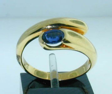 Bvlgari 18K Yellow Gold Sapphire Ring: Bvlgari 18K Yellow Gold Sapphire Ring The total ring's weight is 5.7 grams. The size of the Sapphire is 5 x 3 mm The size of the ring is 6.75 The measurement of the ring on the surface is 9 mm in wide