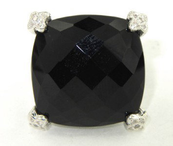 David Yurman Silver, Onyx & Diamond Ring: David Yurman Silver, Onyx & Diamond Ring The total ring's weight is 12.4 grams. The total weight of the diamond is 0.25 cts approximately, H color VS - SI clarity. The size of the Onyx is 19 x 19 mm. 