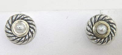 David Yurman Silver/14K Gold Pearl Earrings: David Yurman Silver/14K Yellow Gold Pearl Earrings. The total earring's weight is 5.1 grams. The measurement of pearl: 3 mm. The size of the earring: 10 x 10 mm and 2 mm in thickness.