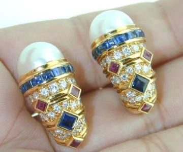 Bvlgari 18K Yellow Gold Pearl Sapphire Diamond Ear: Bvlgari 18K Yellow Gold Pearl, Sapphire, Ruby, Diamond Earring The total earring's weight is 18.3 grams. The total weight of Diamond: 2.5cts, G color and VVS-2 clarity The measurements of Pearl: 10x10
