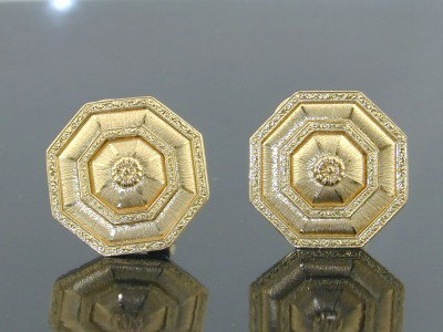 Buccellati 18K Yellow Gold Earrings: 100% Authentic Buccellati 18K Yellow Gold Earrings! The total earrings weight is 16.3 grams. The earring size is 17 mm. There is Buccellati 750 stamp on the earrings.