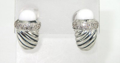 David Yurman Silver White coral & Diamond Earring: David Yurman Silver White Coral & Diamond Earrings The total earrings weight is 9.9 grams. The total weight of diamond: 0.38 cts.,approximately. I color SI clarity. The size of the white coral is 7 x 