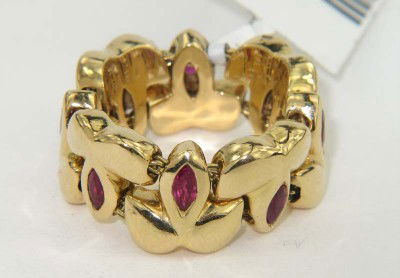 Chaumet Paris 18K Yellow Gold Ruby Ring: Chaumet Paris 18K Yellow Gold Ruby Ring The total ring weight is 11.2 grams. The total weight of ruby: 0.56 cts.,approximately. The ring size is 5.5. The ring is 8 mm wide and 2 mm in thickness.