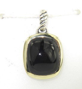 David Yurman Silver / 18K Yellow Gold Onyx Pendan: David Yurman Silver / 18K Yellow Gold Onyx Pendant The total Pendant's weight is 4.2 grams. Pendant size is 17 x 12 mm, 6 mm thick. The size of onyx is 11 x 9 mm.