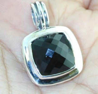 David Yurman Silver, Onyx Pendant: David Yurman Silver, Onyx Pendant The total Pendant's weight is 11.4 grams. Pendant size is 30 x 20 mm, 5 mm thick. The size of Onyx is 12 x 12mm.